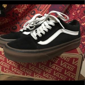 VANS OLD SKOOL BLACK W/GUM BOTTOM